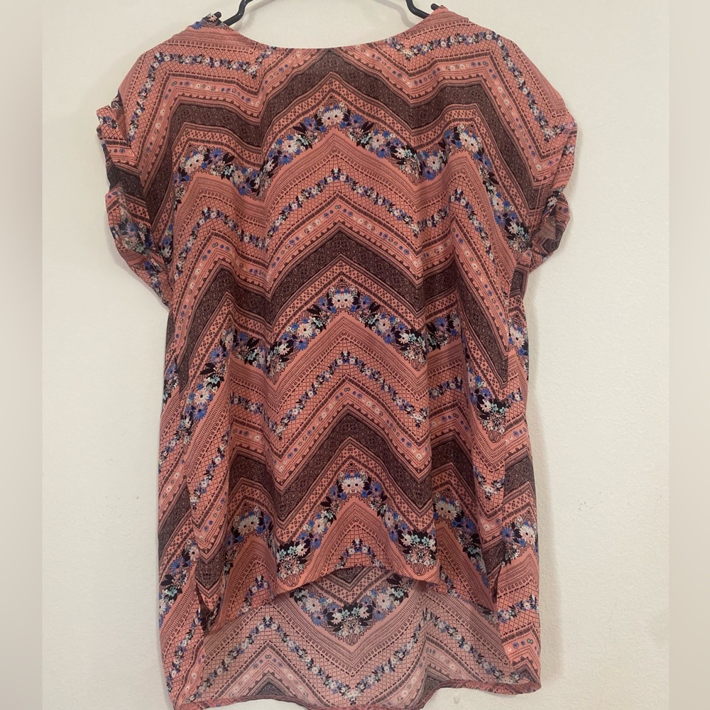 Chevron Patterned Top Size L